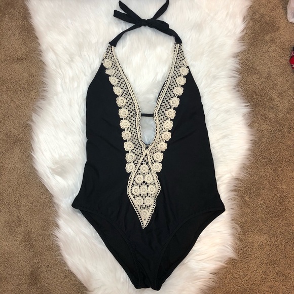 Mossimo Supply Co. Other - Mossimo 👙Crochet trim one piece bathing suit